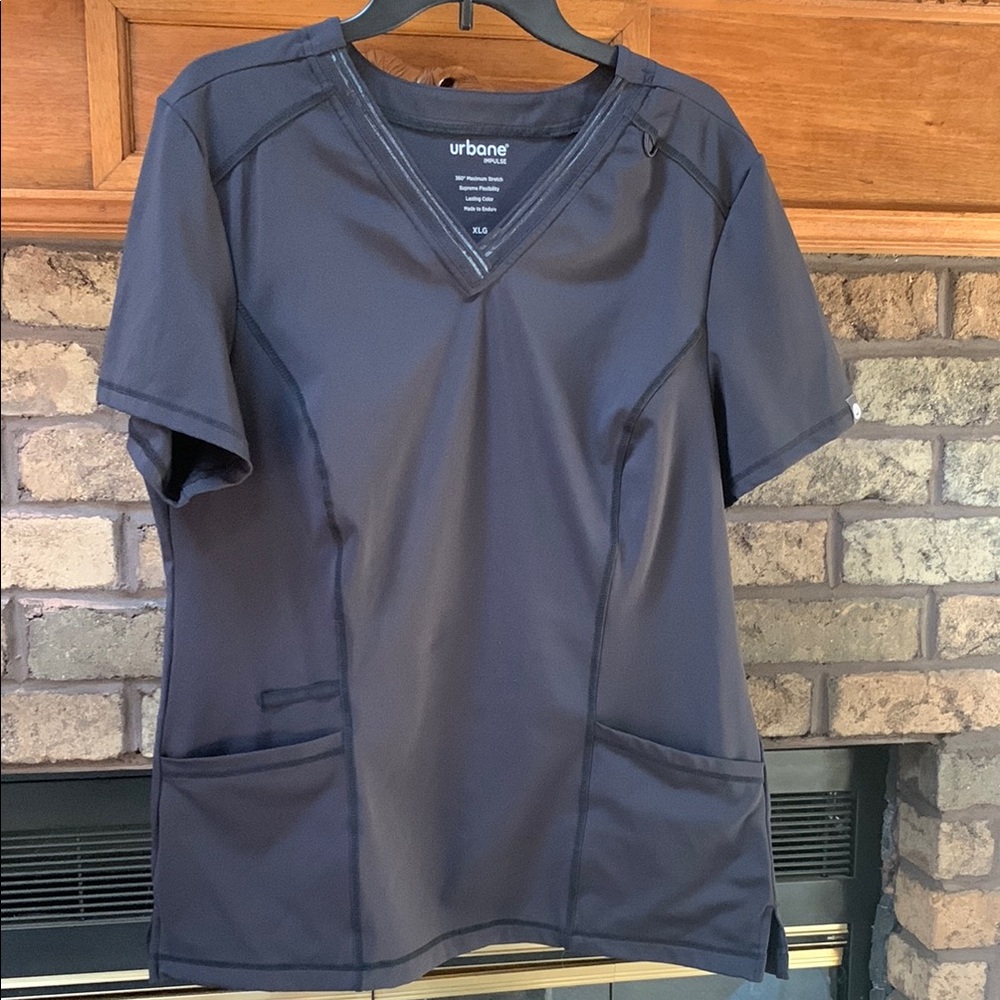 Urbane black scrub top size xlg EUC